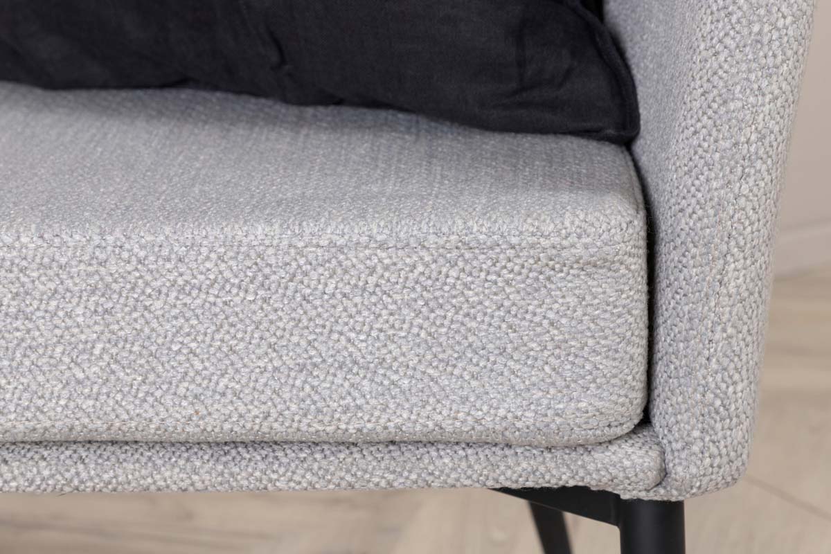 Fauteuil En Tissus Gris Avec Pieds En Acier Noir Fluffy