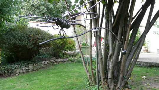 Libellule de jardin en metal