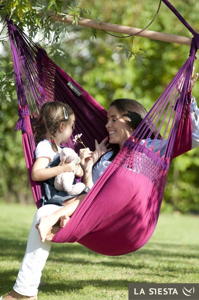 Chaise hamac 3 places fuchsia en coton macramé
