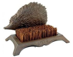 Brosse nettoyage chaussure en fonte et fibre de coco (Hérisson)