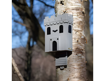 Abri château à chauve-souris en bois