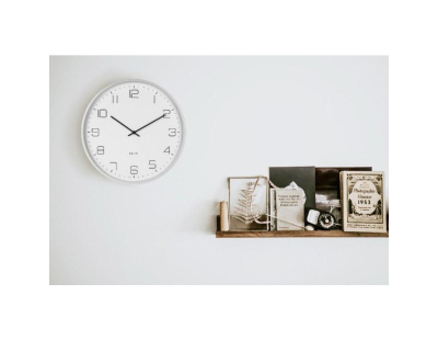 Horloge en métal mat Lofty (Blanc)