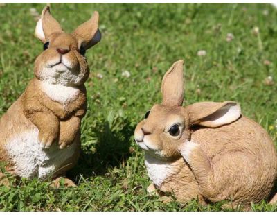 Lapin debout en résine 25.5 cm