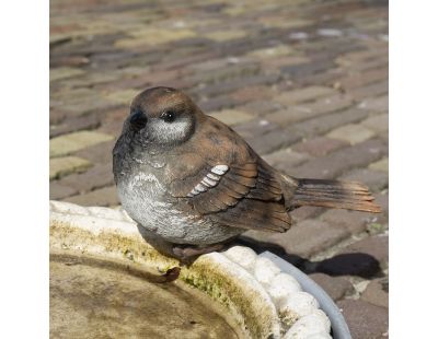 Moineau debout en résine (14.5 x 6.5 x 8.5 cm)