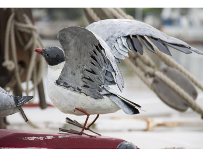 Mouette ailes ouvertes en métal recyclé