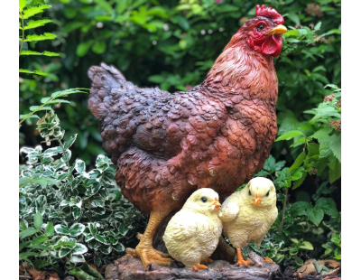 Poule avec ses poussins en résine 35 cm