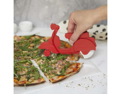 Roulette à pizza en plastique Scooter