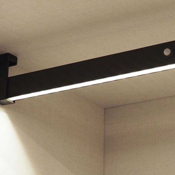 Barre de penderie pour armoire avec lumière LED Castor - EMUCA