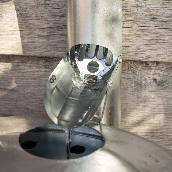 Récupérateur d'eau de pluie en zinc - WATER IN THE GARDEN