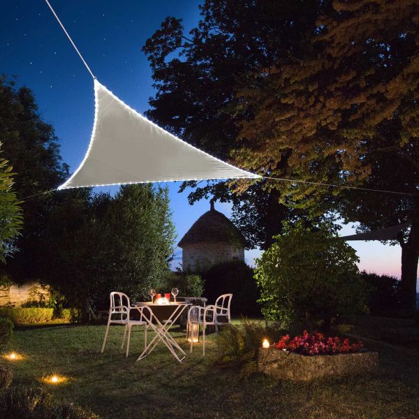 Voile d'ombrage triangulaire avec leds solaires intégrées Night and day - 