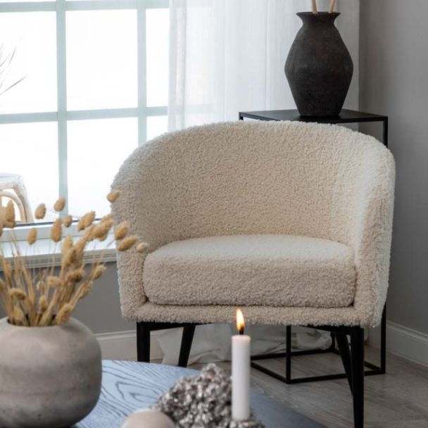 salon-scandinave-cocooning-fauteuil-doux